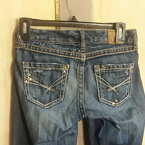 BKE Starlite Cropped Distressed Jeans - Picture 5 of 8